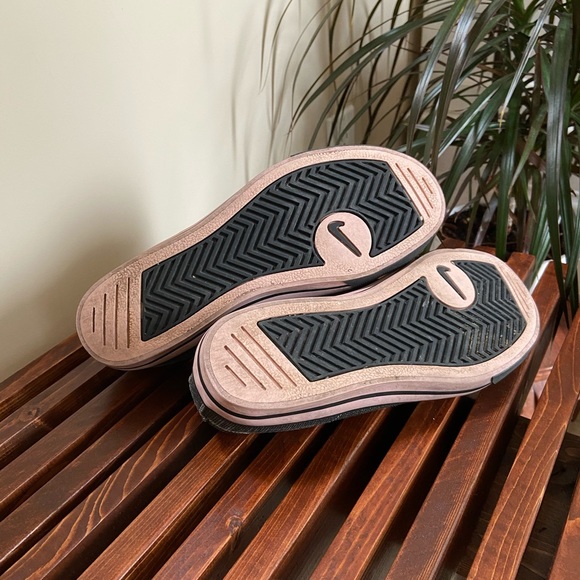 Nike sneakers - Picture 3 of 5